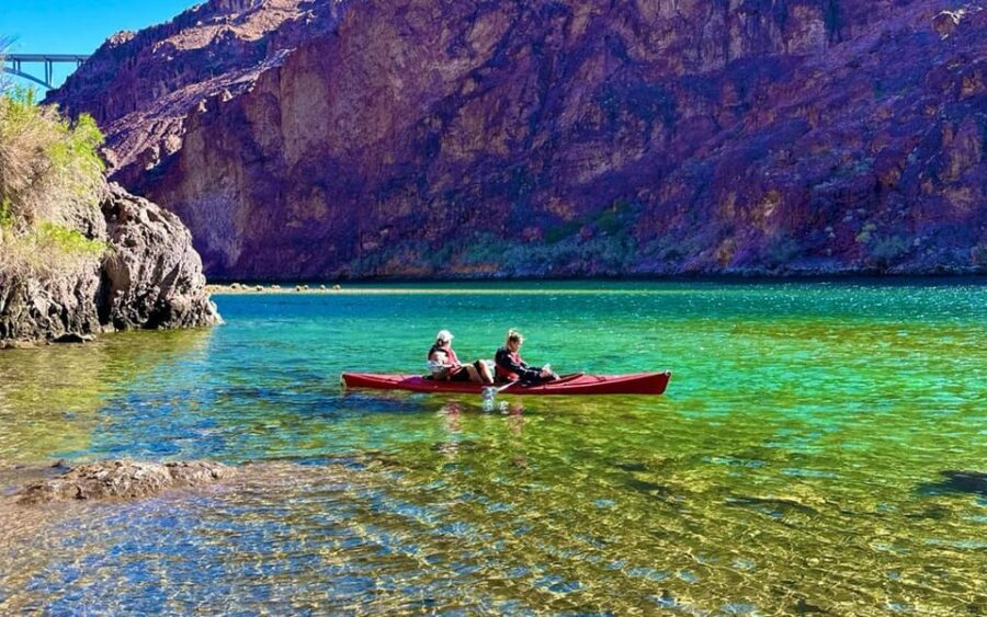From Las Vegas: Hoover Dam Kayak Trip with 6 Hot Springs - Melt-shoes hot springs and Lone Palm Falls: learning what kind of heat this is
