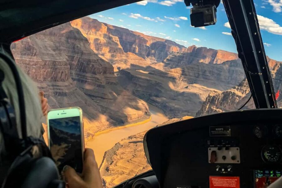 Grand Canyon Helicopter Flight & Hoover Dam River Float Raft - Willow Beach: picnic lunch, souvenir shopping, and a clean finish