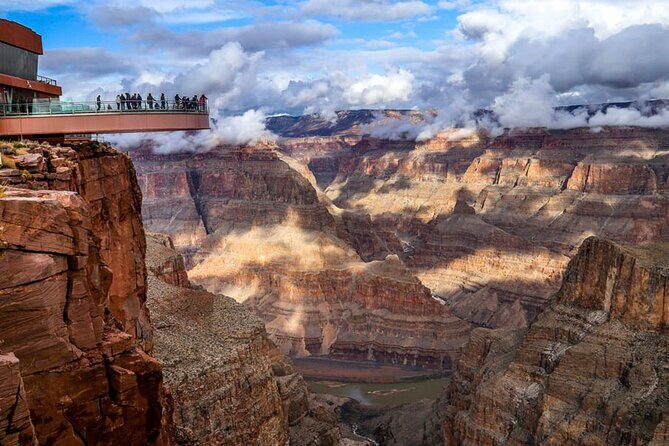 Grand Canyon West & Hoover Dam Tour With Breakfast At IHOP - How to use the hop-on hop-off bus without wasting time