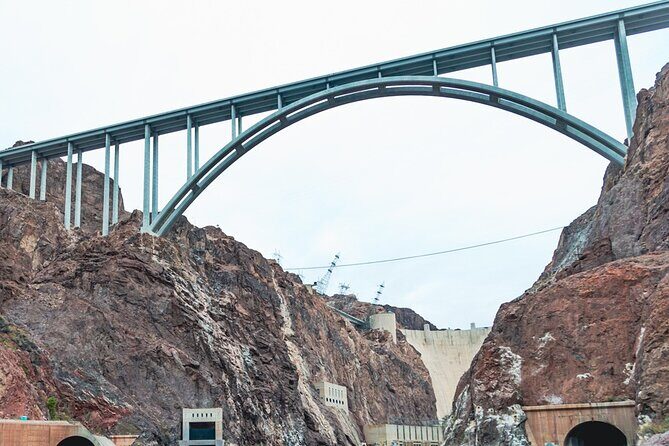 Hoover Dam Walk & Emerald Cave Kayak Combo with Lunch - Emerald Cave stop: a small cutout with a big photo payoff