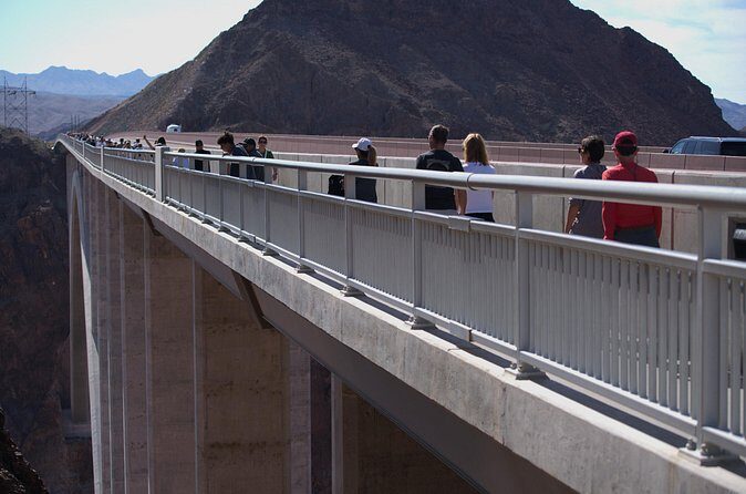 Hoover Dam Walk & Emerald Cave Kayak Combo with Lunch - Lunch on the canyon beach: when the day slows down for real