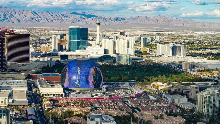 Las Vegas: Daytime Hoover Dam & Las Vegas Strip Heli Flight - The daytime Las Vegas Strip loop: pyramids to fountains to MSG Sphere