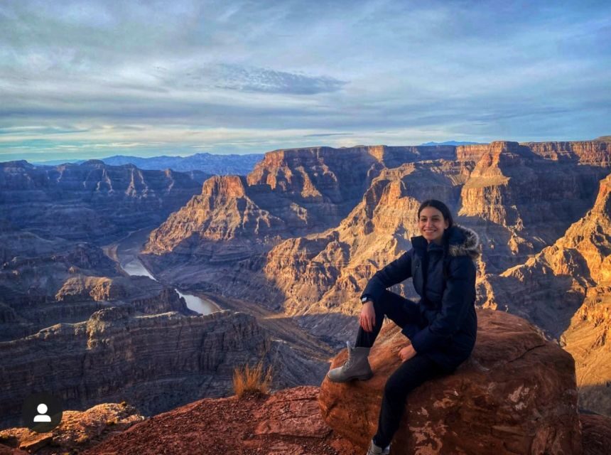 Las Vegas: Grand Canyon, Hoover Dam & 7 Magic Mountains Tour - Las Vegas to Grand Canyon West: the value in doing it all at once