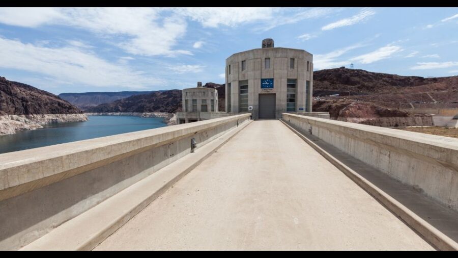 Las Vegas: Hoover Dam Express Tour - Walking Hoover Dam: guided tour, tunnels, penstocks, and dam views