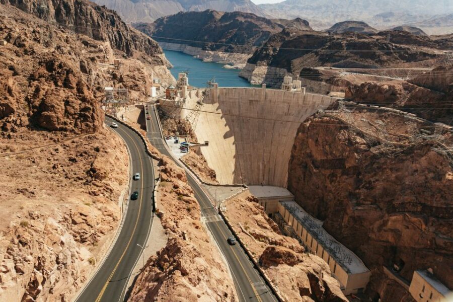 Las Vegas: Hoover Dam Ultimate VIP Tour with Lunch - Lunch at Omelet House: Warm Food After Cold-Weather Walking