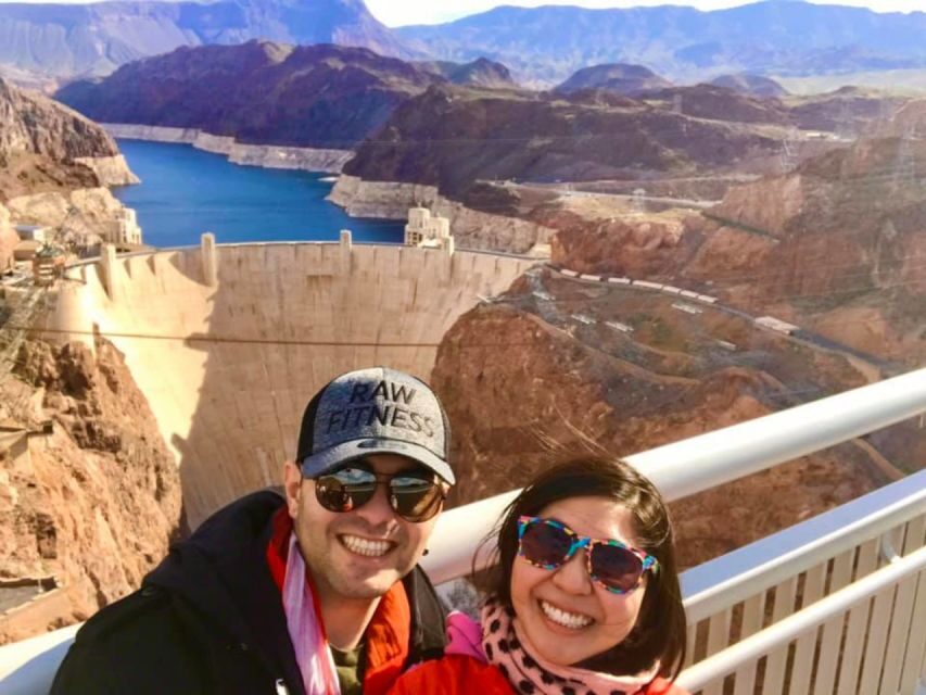 Las Vegas: Hoover Dam Ultimate VIP Tour with Lunch - Las Vegas Welcome Sign and the Bridge Photo Stop