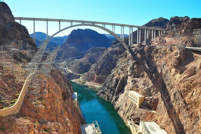 Las Vegas with Hoover Dam, 2-Days Tour from LA - Barstow Outlets: Practical Stops on the Way East