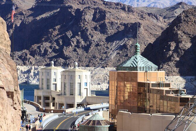 Private Hoover Dam and Valley of Fire Combo Tour with Brunch - Lake Mead Lakeview Overlook: see the Boulder Basin in one sweep