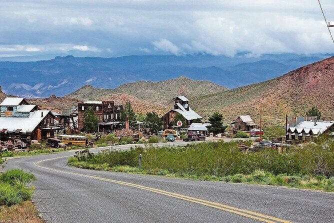 Red Rock Canyon, Nelson Ghost town,7 Magic Mountains, Hoover Dam - Small-group comfort and what the 7:30 am pickup really means