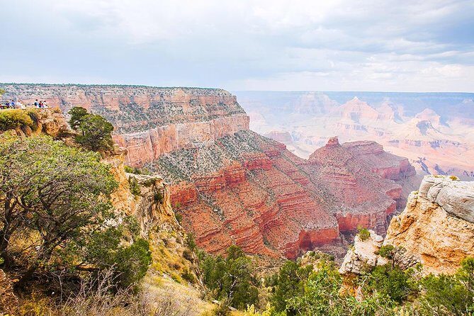 Small Group Grand Canyon, Hoover Dam and 7 Magic Mountains Tour - Lunch, Water, and the Small-Group Comfort Factor