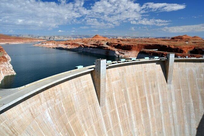 Small Group Hoover Dam Bridge Walk + Red Rock Canyon Combo Tour - Hemenway Park: A Quick Shot at Big Horn Sheep