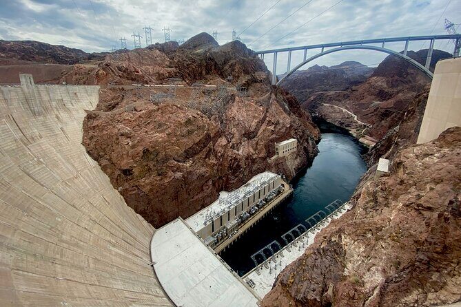 Small Group Hoover Dam: From Above, On Top and Below Tour - Small group size: why 14 people changes the feel