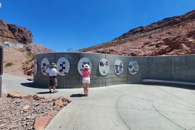 Small Group Hoover Dam, Lake Mead and Boulder City Tour - Lake Mead at Lakeview Overlook: the reservoir scale check
