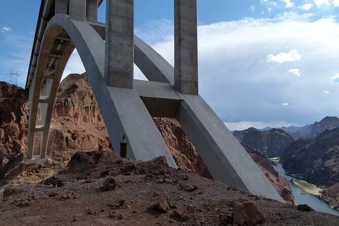 Small Group Hoover Dam, Powerplant & O'Callahan Bridge Tour - Morning Photo Stops: The Welcome Sign and Scenic Storytelling